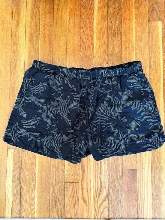 Universal Thread Pants - Universal Thread Black Floral-Print Shorts / XL